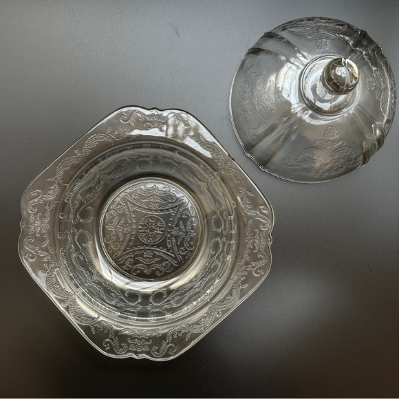 Vintage Clear Glass Madrid Pattern Butter Dish with Dome Lid - Picture 4 of 13